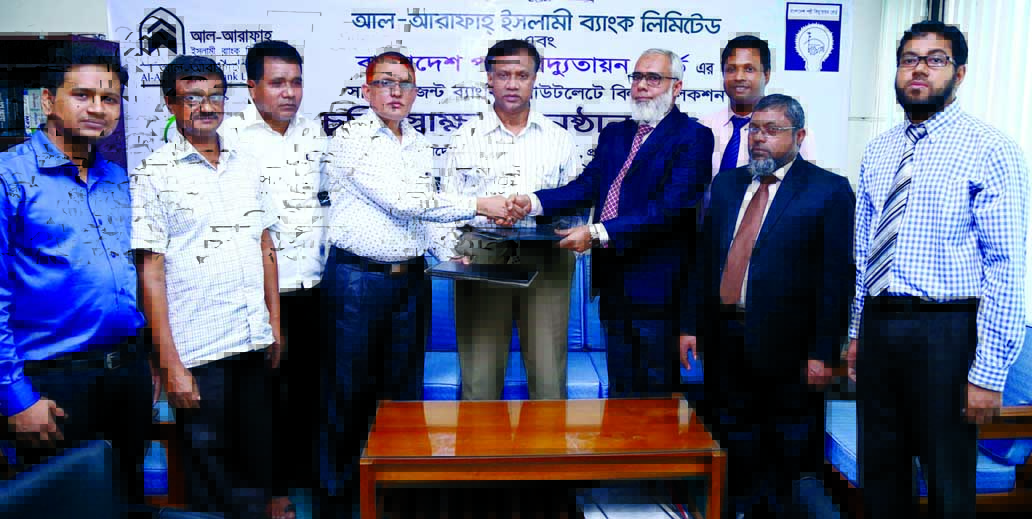 Abed Ahmed Khan Executive Vice President And Head Of Agent Banking Division Of Al Arafah Islami Bank Limited And Md Hossain Patowary Director Finance Of Bangladesh Rural Electrification Board Reb Exchanging An Agreement